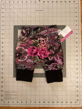 Load image into Gallery viewer, 9mo-3T Purple Floral Pattern Maxaloones Shorts
