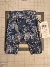 Load image into Gallery viewer, 9mo-3T White Flowers on Navy Maxaloones Shorts
